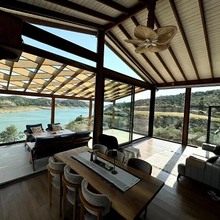 Meria Life Stone House With View In Nature 木屋